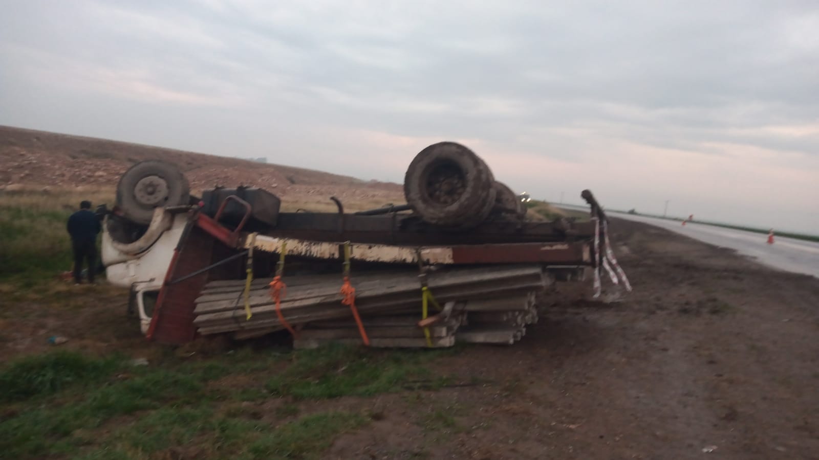 Vuelco de un camión en ruta 33
