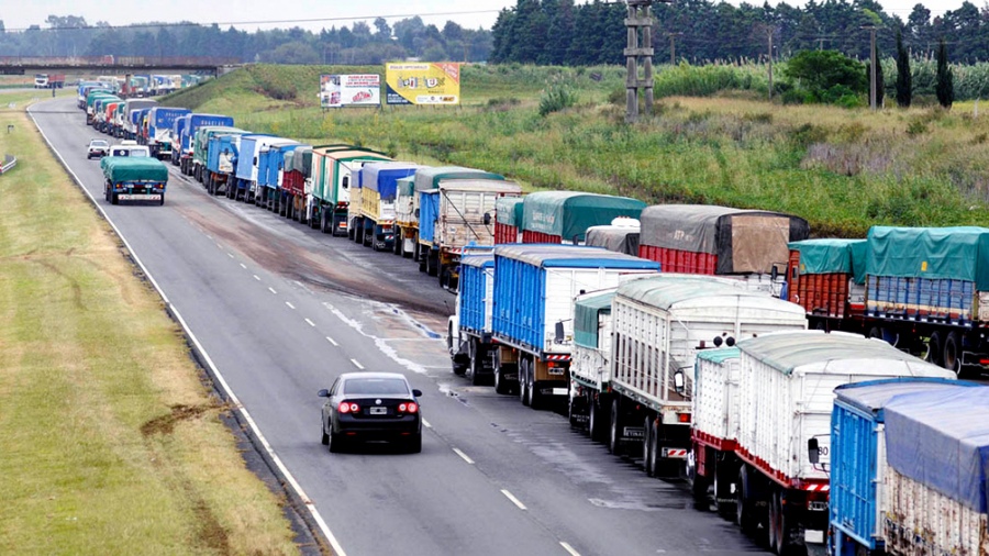 Restringen circulación de camiones por autopistas y rutas bonaerenses ...