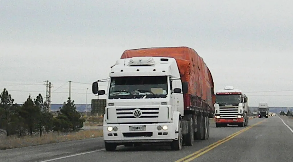 Restringen la circulación de camiones por autopistas y rutas ...