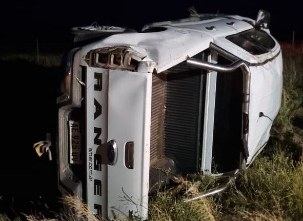 Vuelco de una camioneta en la ruta nacional 35 y siniestro vial