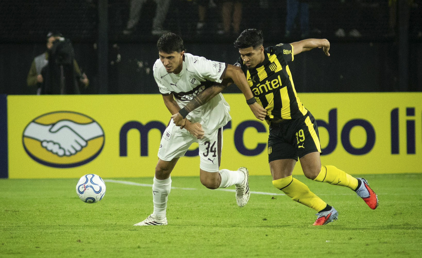Platense hizo historia y derrotó a Peñarol en la Copa Libertadores