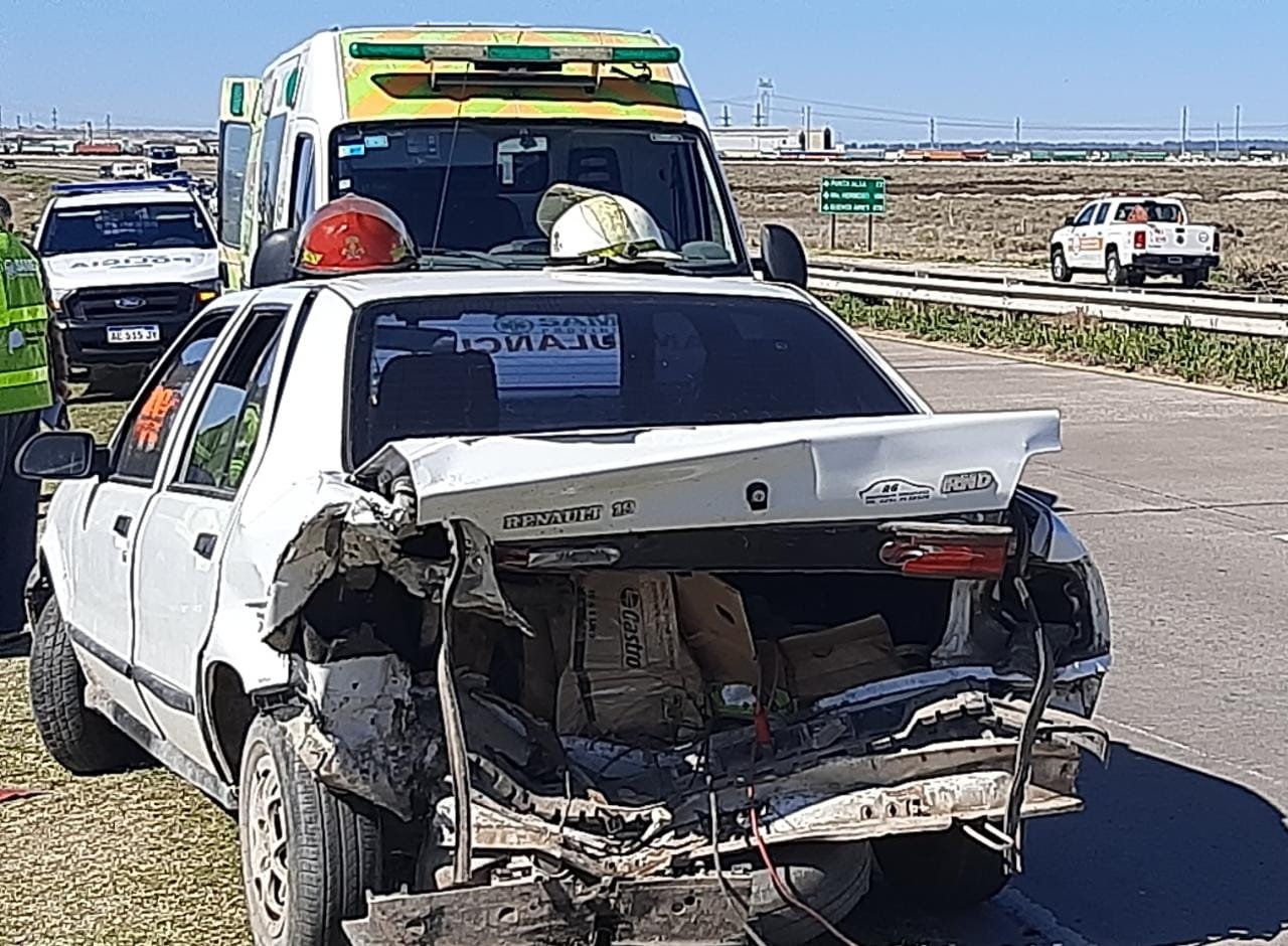 Accidente y vuelco en la ruta 3 norte
